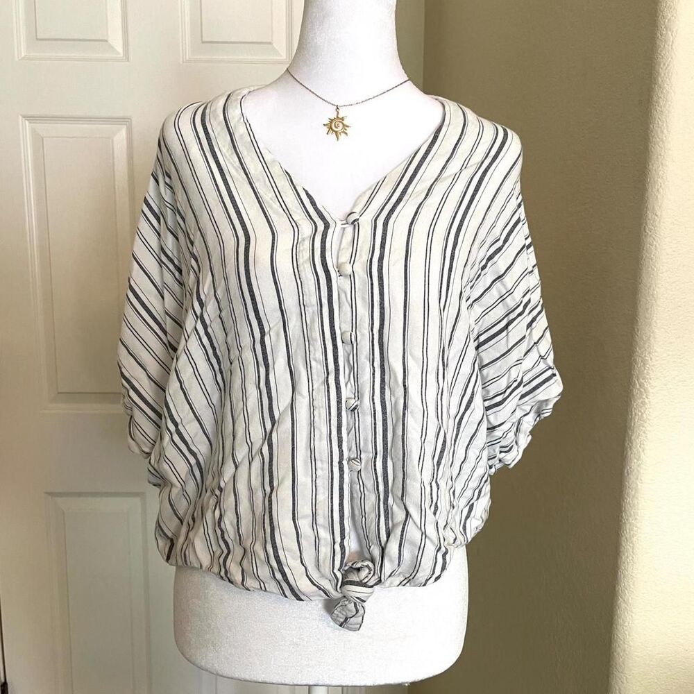 white & grey vertical striped cropped blouse with tie front detail - size Large